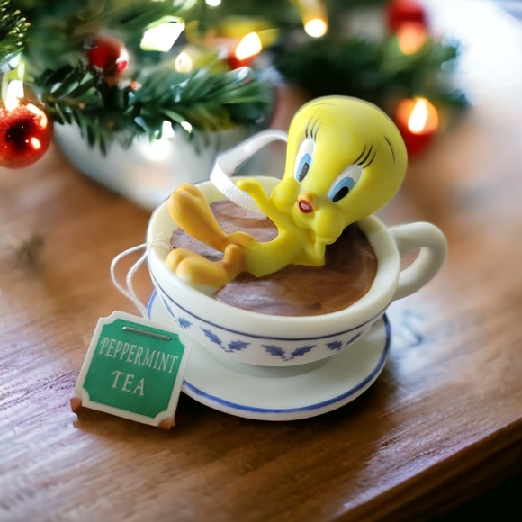 IOB 2001 Hallmark Ornament Holiday Spa Tweety Looney Tunes QX6945 - Picture 2 of 11